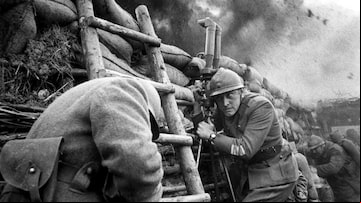 Cena do filme 'Glória Feita de Sangue' (1957), de Stanley Kubrick, que retrata a Primeira Guerra Mundial.