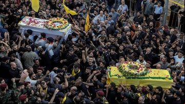 Libaneses participam de funeral de integrantes do Hezbollah que morreram após múltiplas explosões de pagers e walkie-talkies